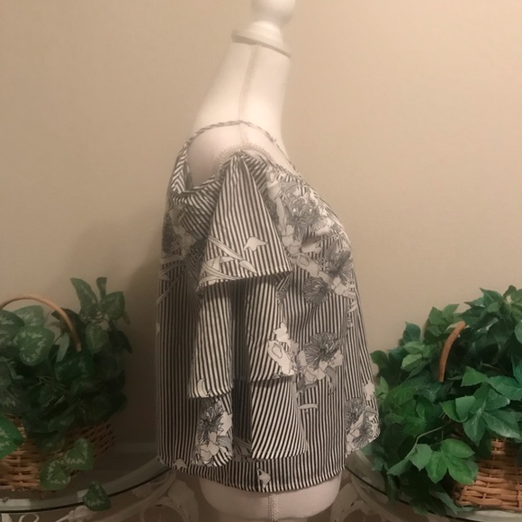 Style Envy Cold Shoulder Bell Sleeve Blouse - Picture 3 of 6